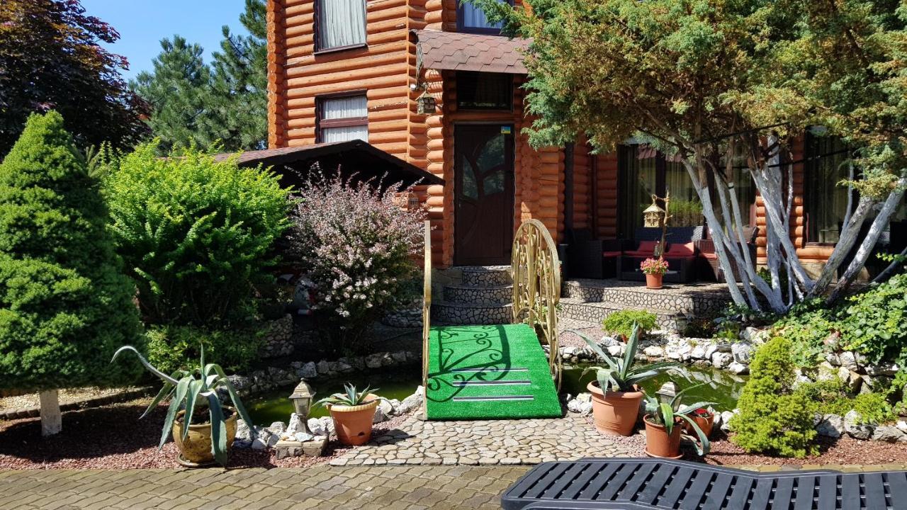 Luxury Villa With Pool And Sauna Chernivtsi Bagian luar foto