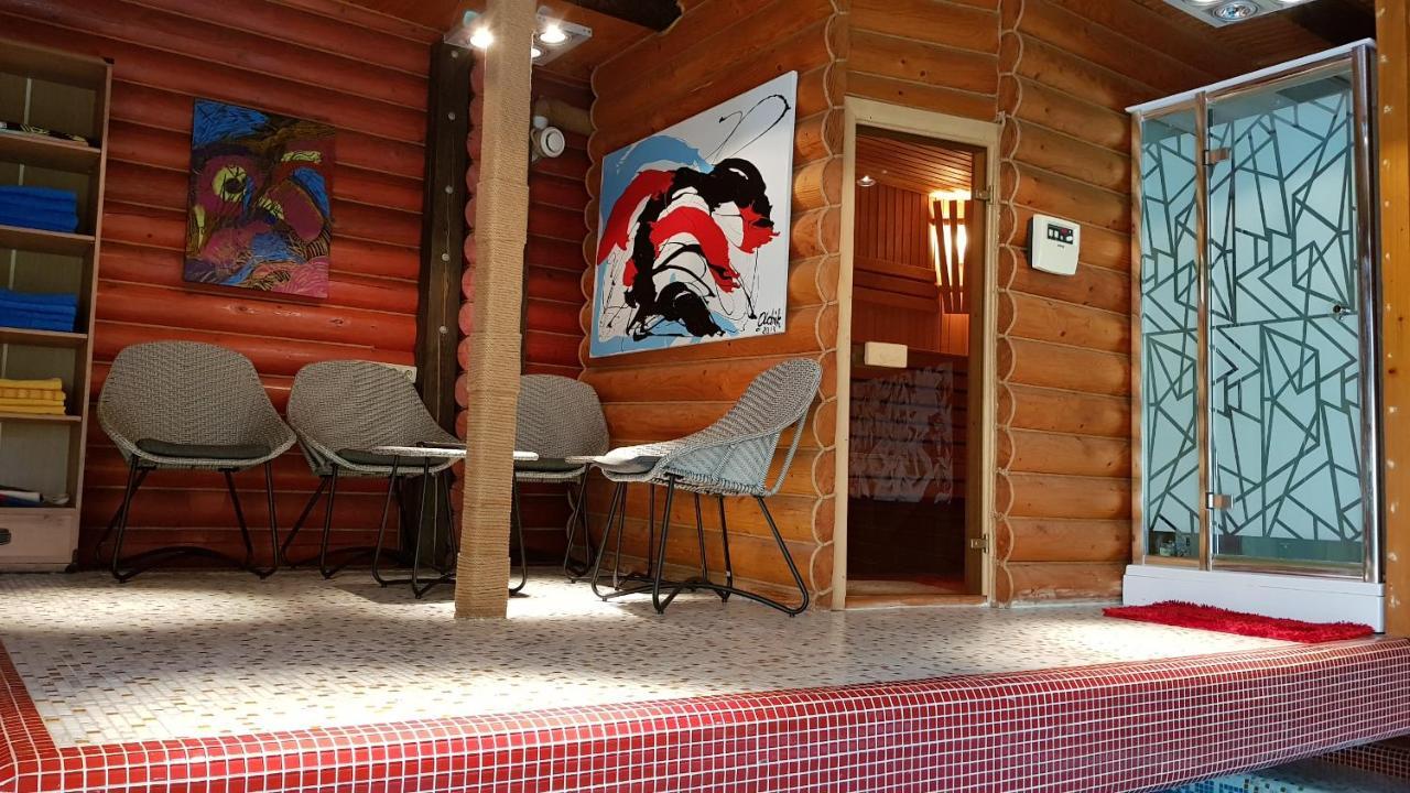 Luxury Villa With Pool And Sauna Chernivtsi Bagian luar foto