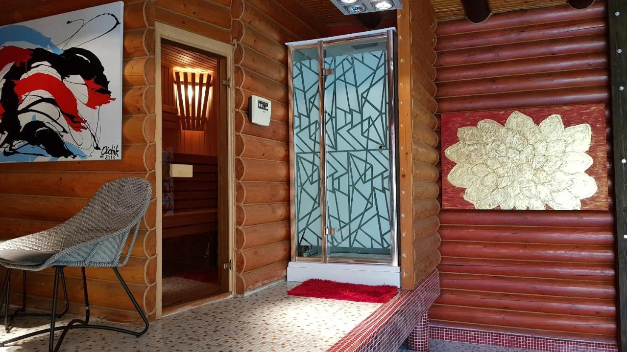 Luxury Villa With Pool And Sauna Chernivtsi Bagian luar foto