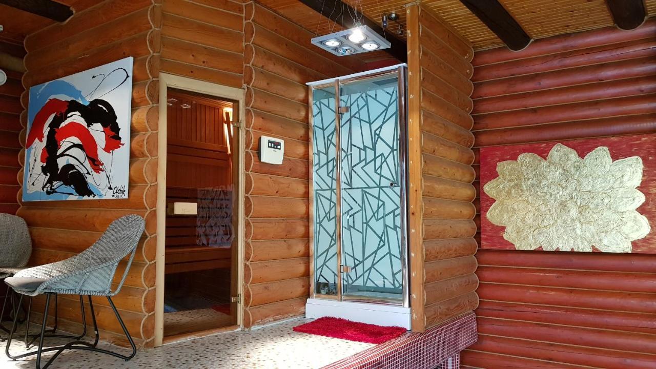 Luxury Villa With Pool And Sauna Chernivtsi Bagian luar foto